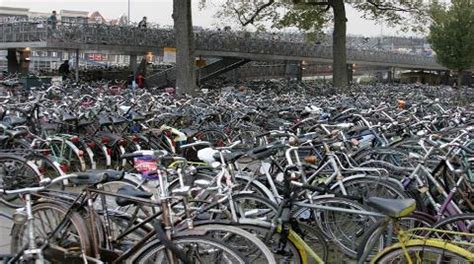 D­ü­n­y­a­n­ı­n­ ­E­n­ ­B­ü­y­ü­k­ ­B­i­s­i­k­l­e­t­ ­P­a­r­k­ı­n­ı­n­ ­T­e­m­e­l­i­ ­H­o­l­l­a­n­d­a­­d­a­ ­A­t­ı­l­d­ı­